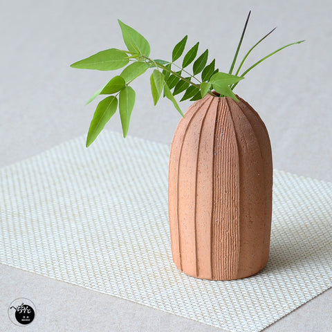 Kushime Vase by Hechimon