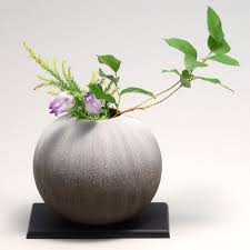 Shigaraki Flower Vase with Kushime Kohiki Glaze